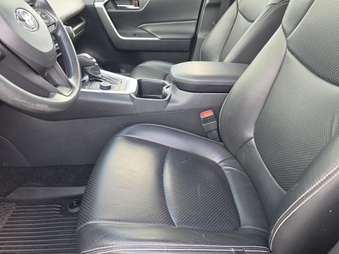 Certified 2025 Toyota RAV4 XLE w/ Convenience Package AWD/4WD image 9