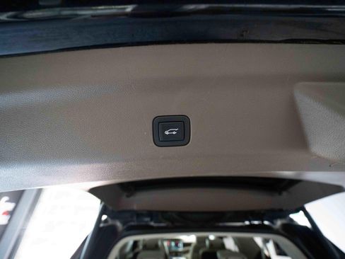 Used 2023 GMC Yukon XL Denali AWD/4WD image 28