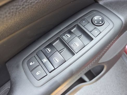 Used 2021 Jeep Grand Cherokee Laredo w/ Security & Convenience Group AWD/4WD image 30