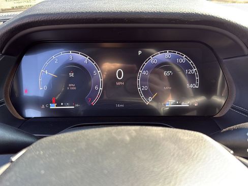 New 2025 Jeep Grand Cherokee Altitude image 15