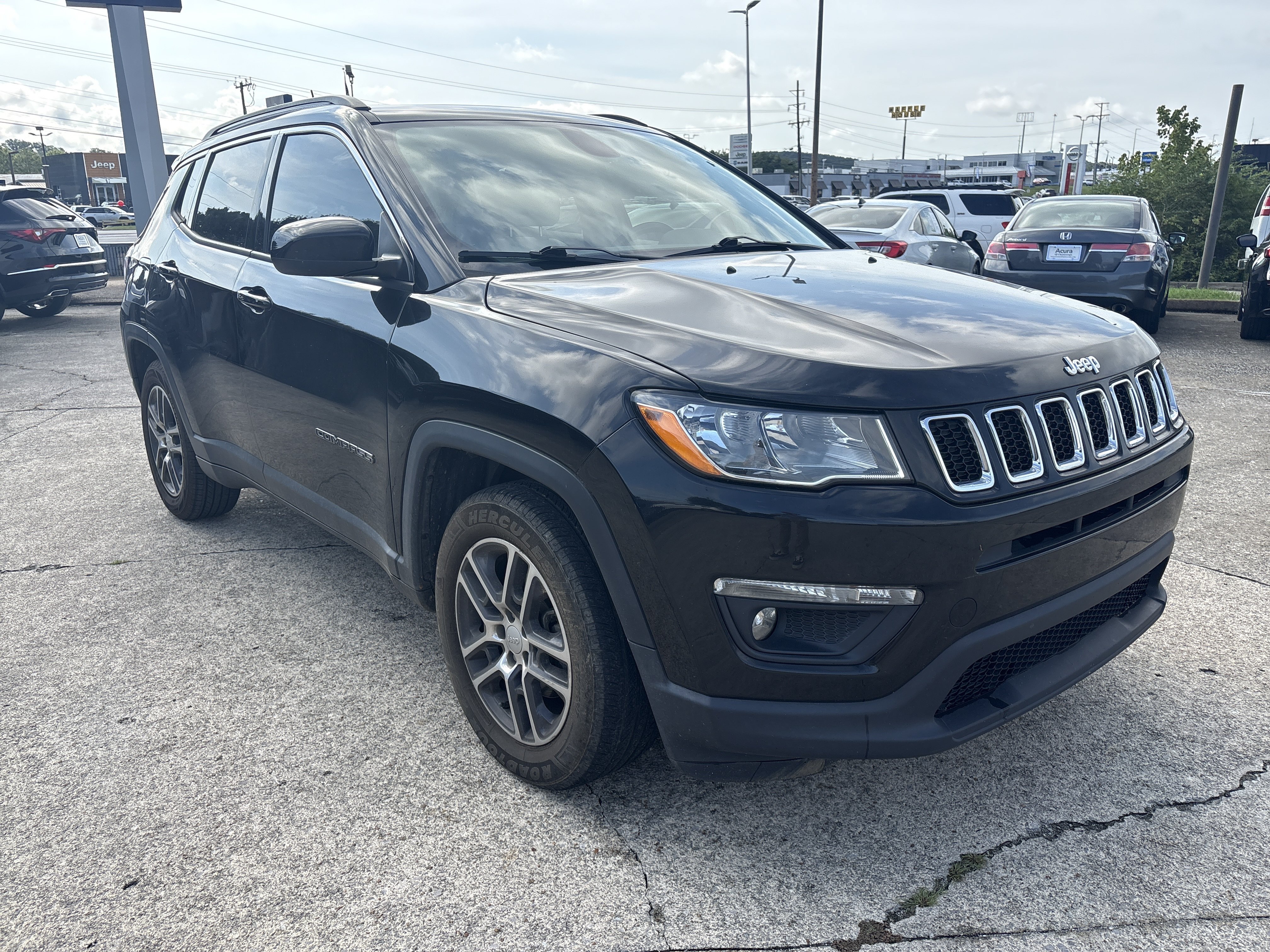 Used 2019 Jeep Compass Latitude w/ Popular Equipment Group FWD image 1