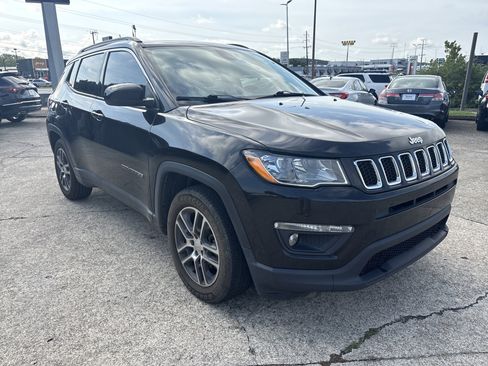 Used 2019 Jeep Compass Latitude w/ Popular Equipment Group FWD image 1