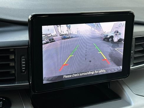 Certified 2022 Ford Explorer XLT w/ Equipment Group 202A image 20