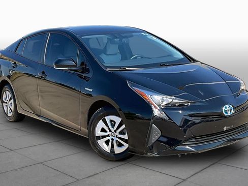 Used 2016 Toyota Prius Four FWD image 3
