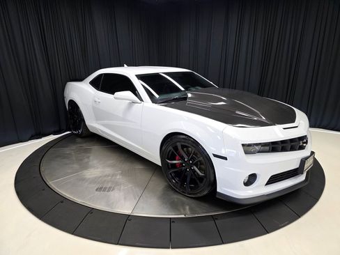 Used 2013 Chevrolet Camaro SS w/ SS Performance Package image 14