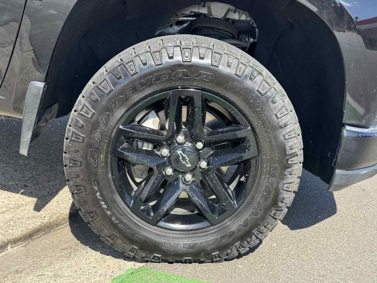 Used 2021 Chevrolet Silverado 1500 Custom Trail Boss AWD/4WD image 5