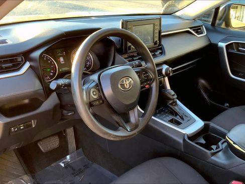 Used 2019 Toyota RAV4 XLE image 17