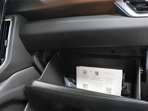 Used 2025 GMC Yukon Denali image 33