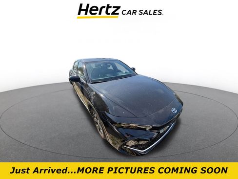 Used 2025 Toyota Crown XLE AWD/4WD image 1