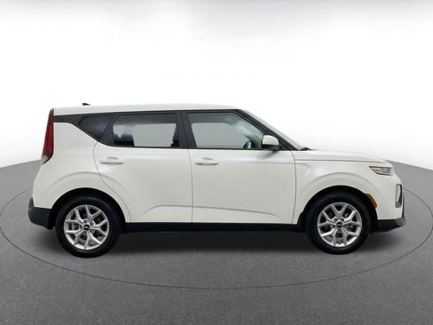Used 2025 Kia Soul LX w/ LX Technology Package FWD image 11