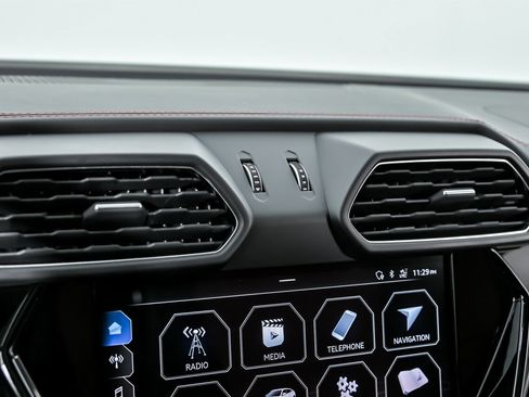 Used 2020 Lamborghini Urus image 32