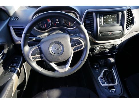 Used 2017 Jeep Cherokee Latitude image 20