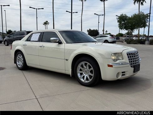 Used 2005 Chrysler 300 C w/ Protection Group II image 9