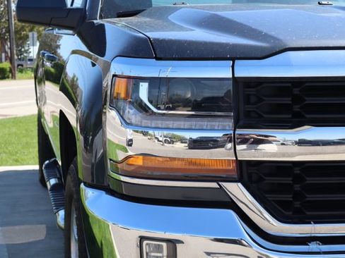 Used 2018 Chevrolet Silverado 1500 LT w/ All Star Edition AWD/4WD image 2