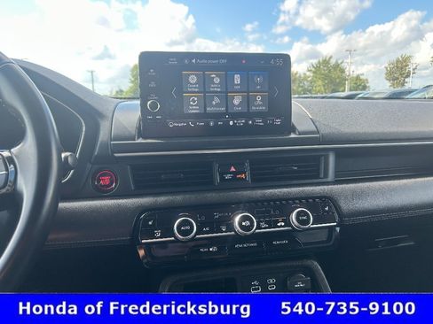 Used 2024 Honda Pilot Touring image 21
