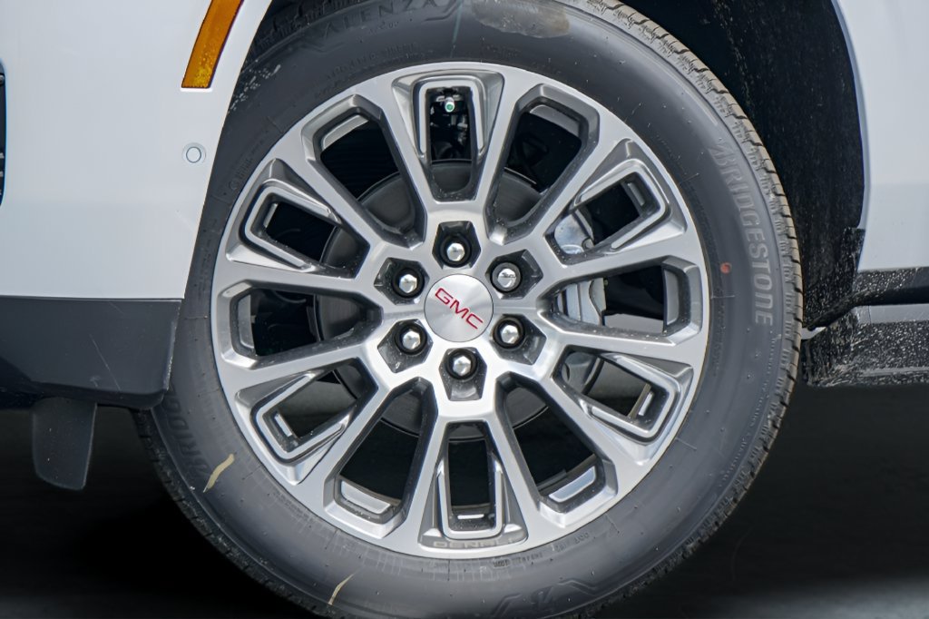 New 2026 GMC Yukon Denali w/ Denali Reserve Package AWD/4WD image 2