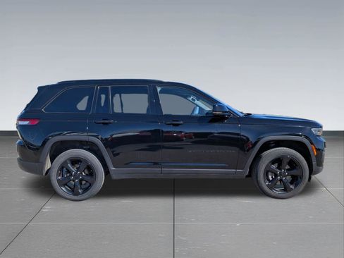 Used 2023 Jeep Grand Cherokee Altitude image 6