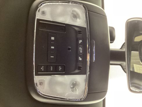 Used 2022 Jeep Grand Cherokee Limited image 22