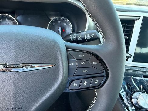 New 2026 Chrysler Pacifica Select AWD/4WD image 16