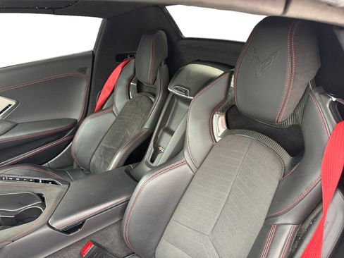 Used 2022 Chevrolet Corvette Stingray w/ Z51 Performance Package image 16