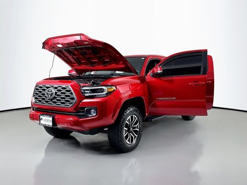 Used 2022 Toyota Tacoma TRD Sport w/ TRD Premium Sport Package AWD/4WD image 18
