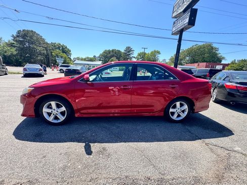 Used 2014 Toyota Camry SE FWD image 3