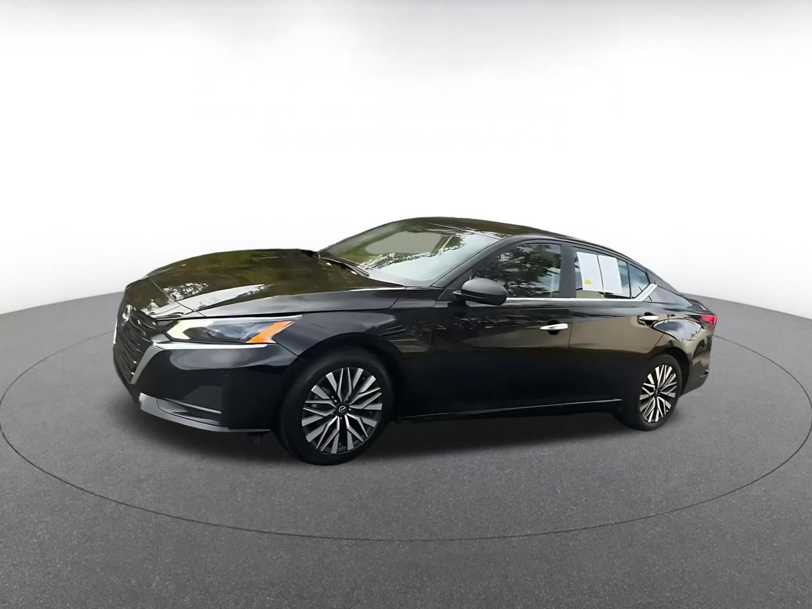 Used 2025 Nissan Altima 2.5 SV FWD image 7