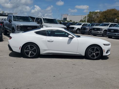 Used 2024 Ford Mustang Premium image 4