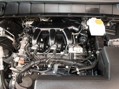 Used 2026 Nissan Pathfinder SL AWD/4WD image 3