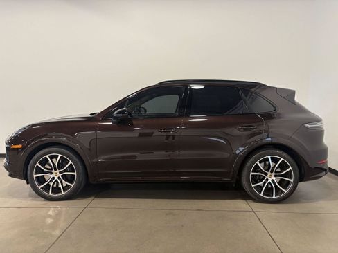 Used 2021 Porsche Cayenne Turbo AWD/4WD image 8