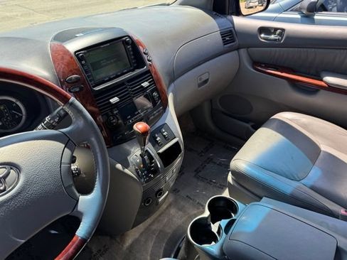 Used 2005 Toyota Sienna XLE Limited w/ XLE Limited Pkg 2 FWD image 12