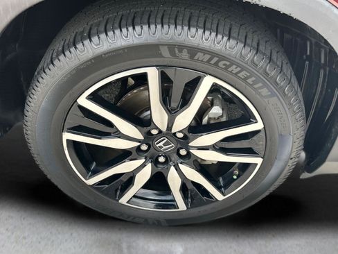 Used 2021 Honda Pilot Touring image 11