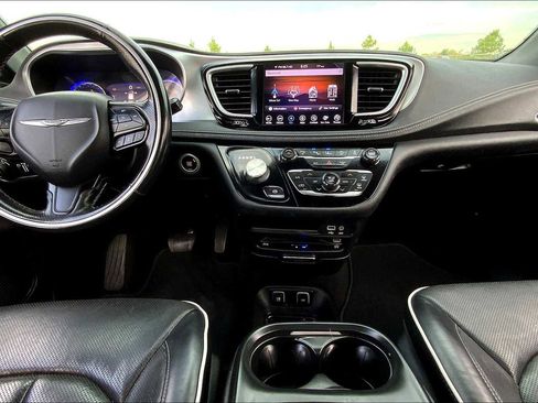 Used 2019 Chrysler Pacifica Limited w/ Advanced Safetytec Group FWD image 15