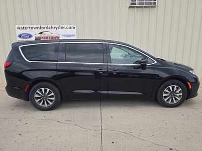 Used 2024 Chrysler Pacifica Limited
