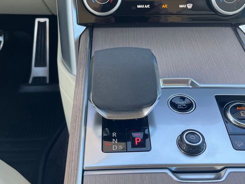 Certified 2023 Land Rover Range Rover SE image 16