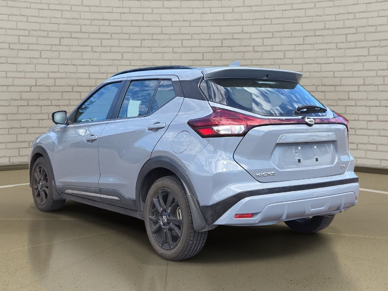 Used 2022 Nissan Kicks SR FWD image 7