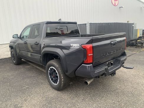 Used 2024 Toyota Tacoma TRD Off-Road w/ TRD Off Road Upgrade Package AWD/4WD image 4