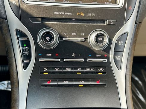 Used 2018 Lincoln MKX Select w/ Select Plus Package FWD image 22