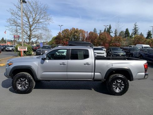 Used 2018 Toyota Tacoma TRD Off-Road AWD/4WD image 1