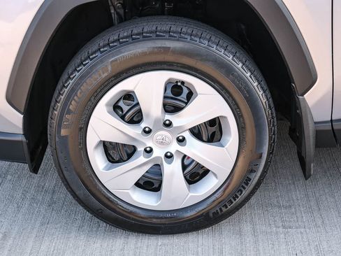 Used 2024 Toyota RAV4 LE AWD/4WD image 10