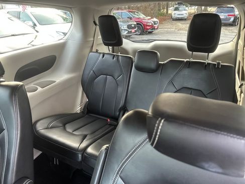 Used 2023 Ford Expedition XLT image 38