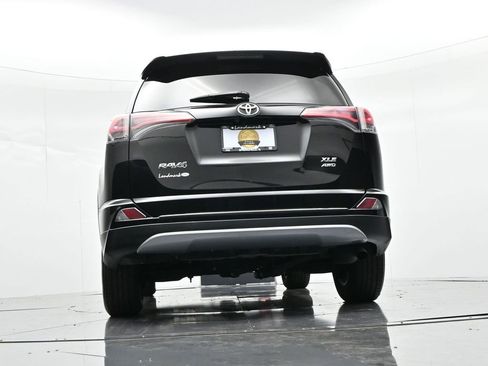 Used 2018 Toyota RAV4 XLE AWD/4WD image 29