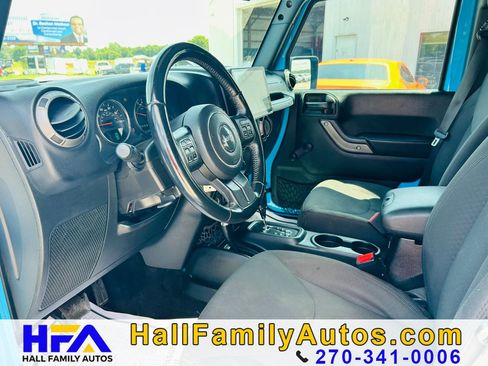 Used 2018 Jeep Wrangler Unlimited Sport w/ Connectivity Group AWD/4WD image 11