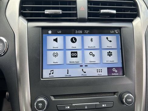 Used 2017 Ford Fusion SE w/ Equipment Group 201A FWD image 12