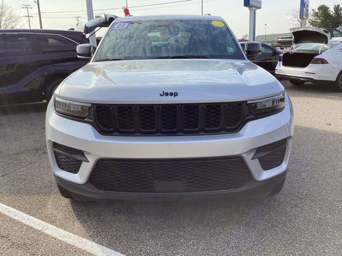 Used 2025 Jeep Grand Cherokee Altitude image 1