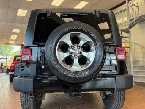Used 2016 Jeep Wrangler Unlimited Sahara w/ Max Tow Package AWD/4WD image 10