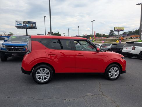 Used 2025 Kia Soul LX FWD image 4
