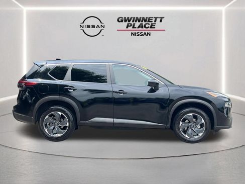 Used 2025 Nissan Rogue SV AWD/4WD image 25