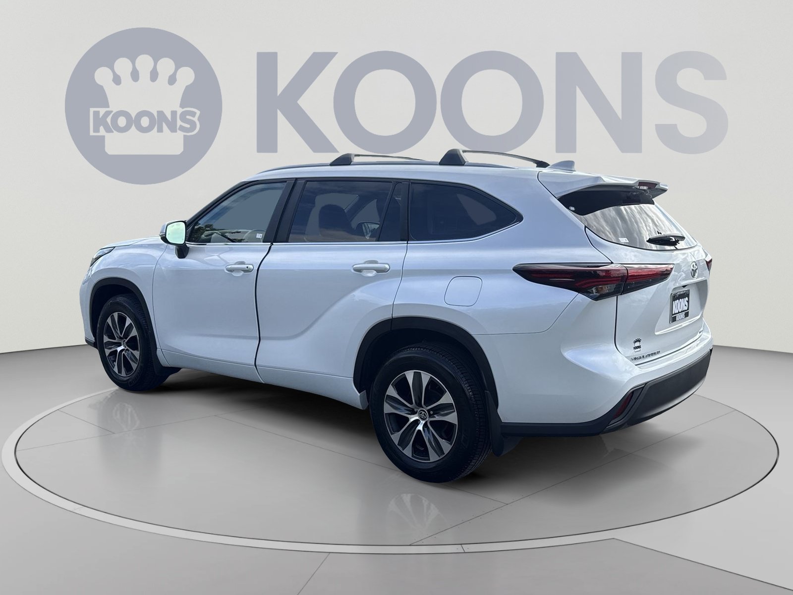 Used 2025 Toyota Highlander XLE AWD/4WD image 8