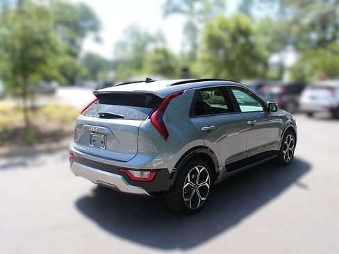 Certified 2024 Kia Niro EX Touring FWD image 8